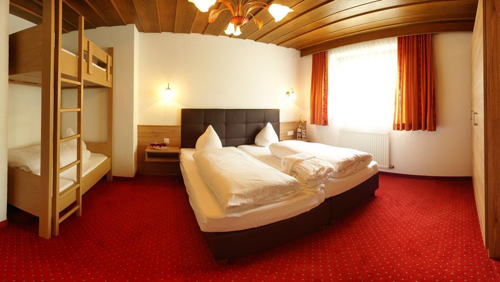 Kinderhotel Laerchenhof Obsteig Room photo